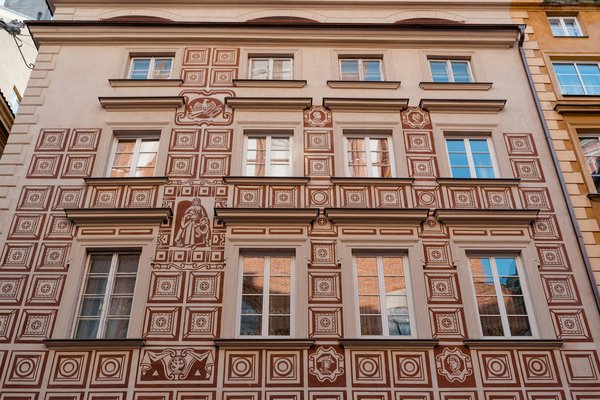 What are the most effective methods for reducing heat loss in UK homes with sash windows?