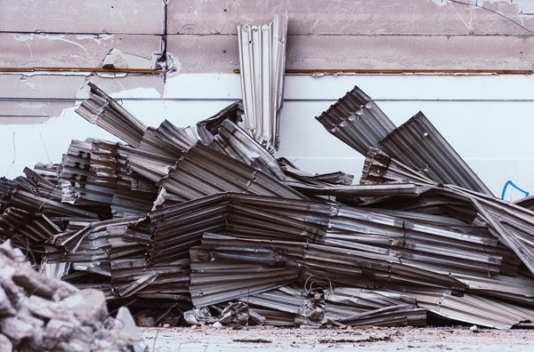 What are the benefits of using reclaimed materials in home renovations in Devon?